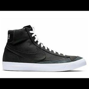 Nike Blazer Mid ‘77 Vintage Canvas Sneaker-Black